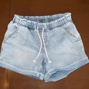 Girls Pull on shorts. Size 14/16.